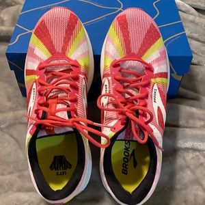 Women’s new Brooks Launch 6 size 10.5